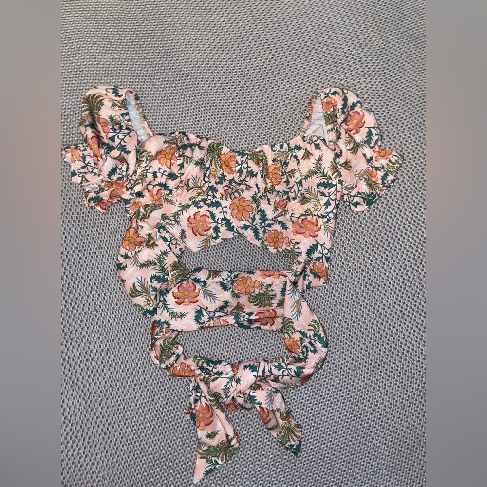 Old Navy Going Out Crop. Size: S